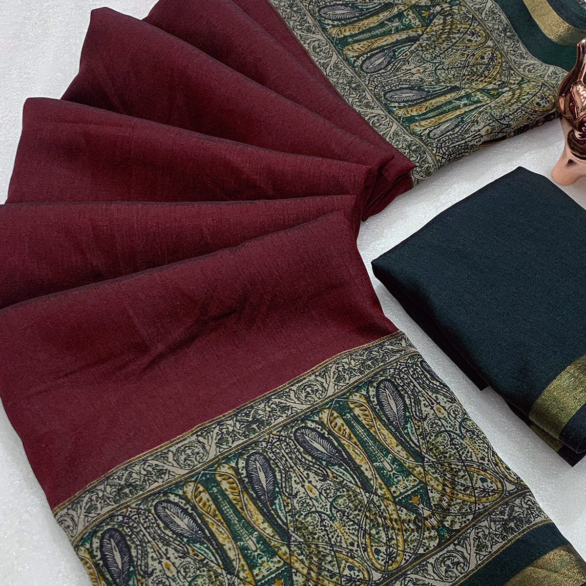 Maroon Solid Maheshwari Silk Blend Saree Adorned With Ajrakh Print & Two Tone Finish