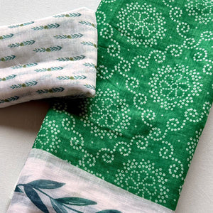 Chic Green Linen Saree Featuring Bandhani & Floral Digital Prints