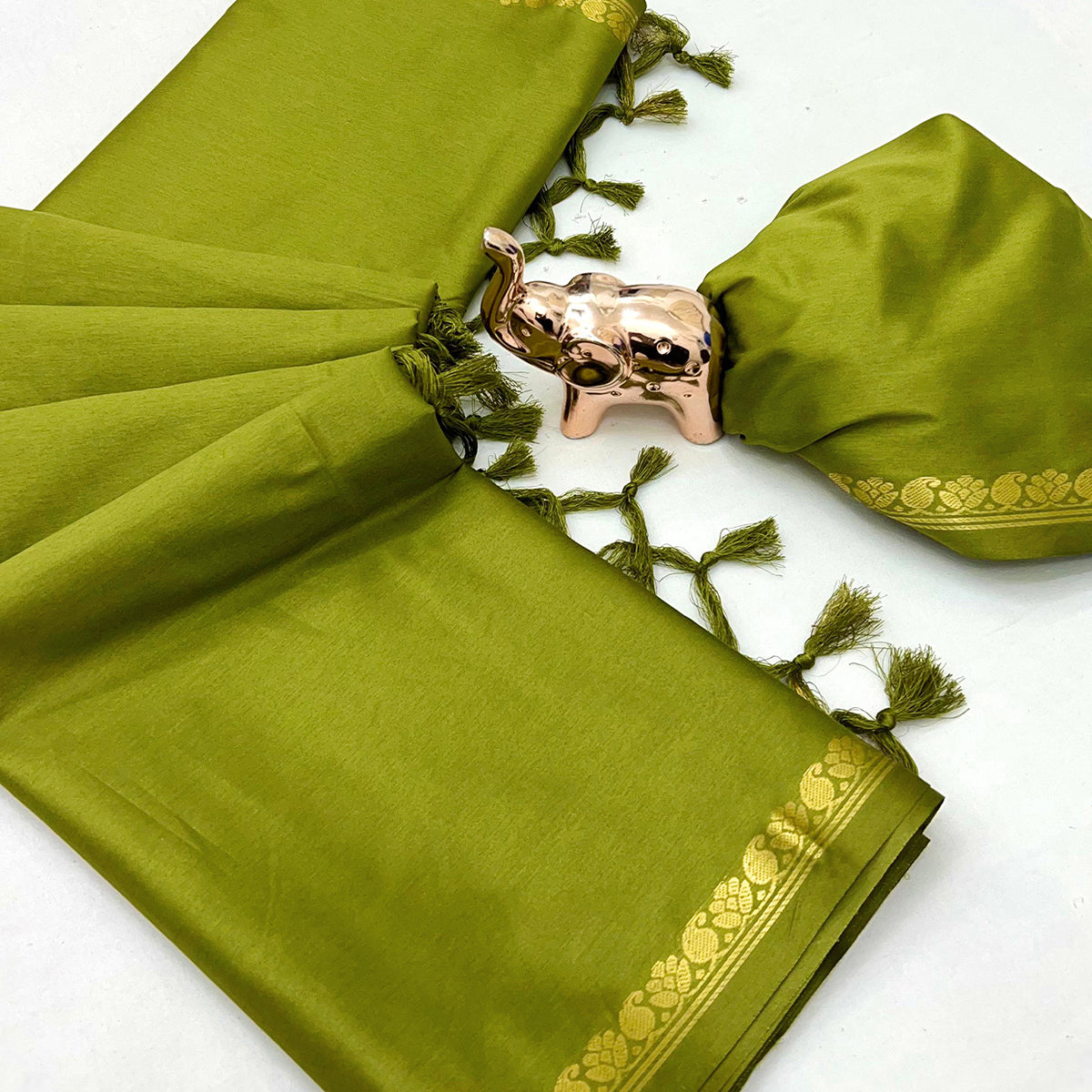 Classic Green Solid Weaving Mysore Silk Saree Accented With Floral Border & Tassel Pallu