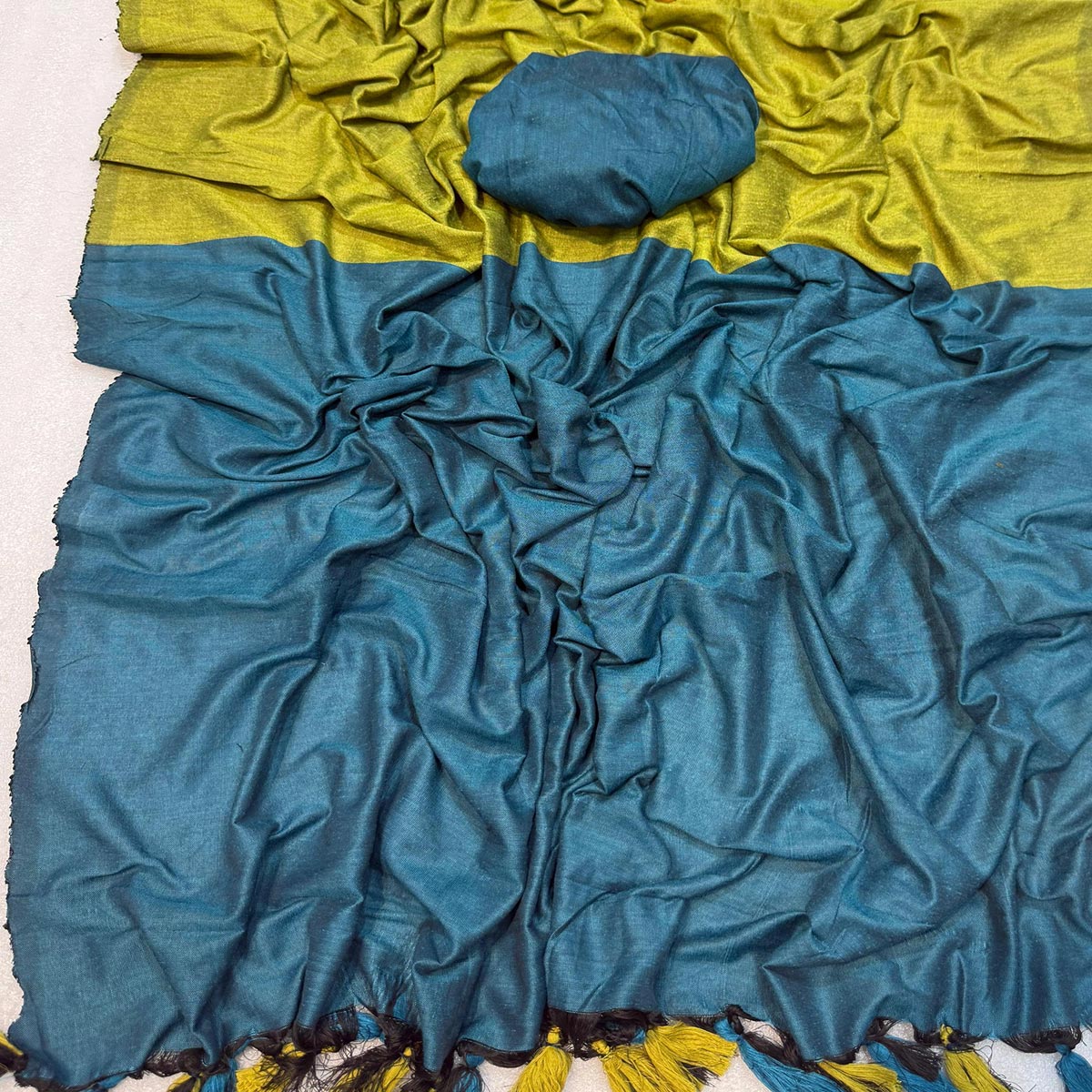 Charming Green & Peacock Blue Solid Handwoven Pure Mul Cotton Saree With Tassel Pallu