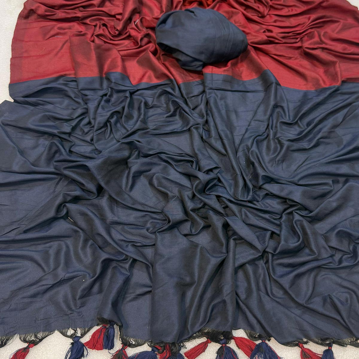 Charming Red & Navy Blue Solid Handwoven Pure Mul Cotton Saree With Tassel Pallu