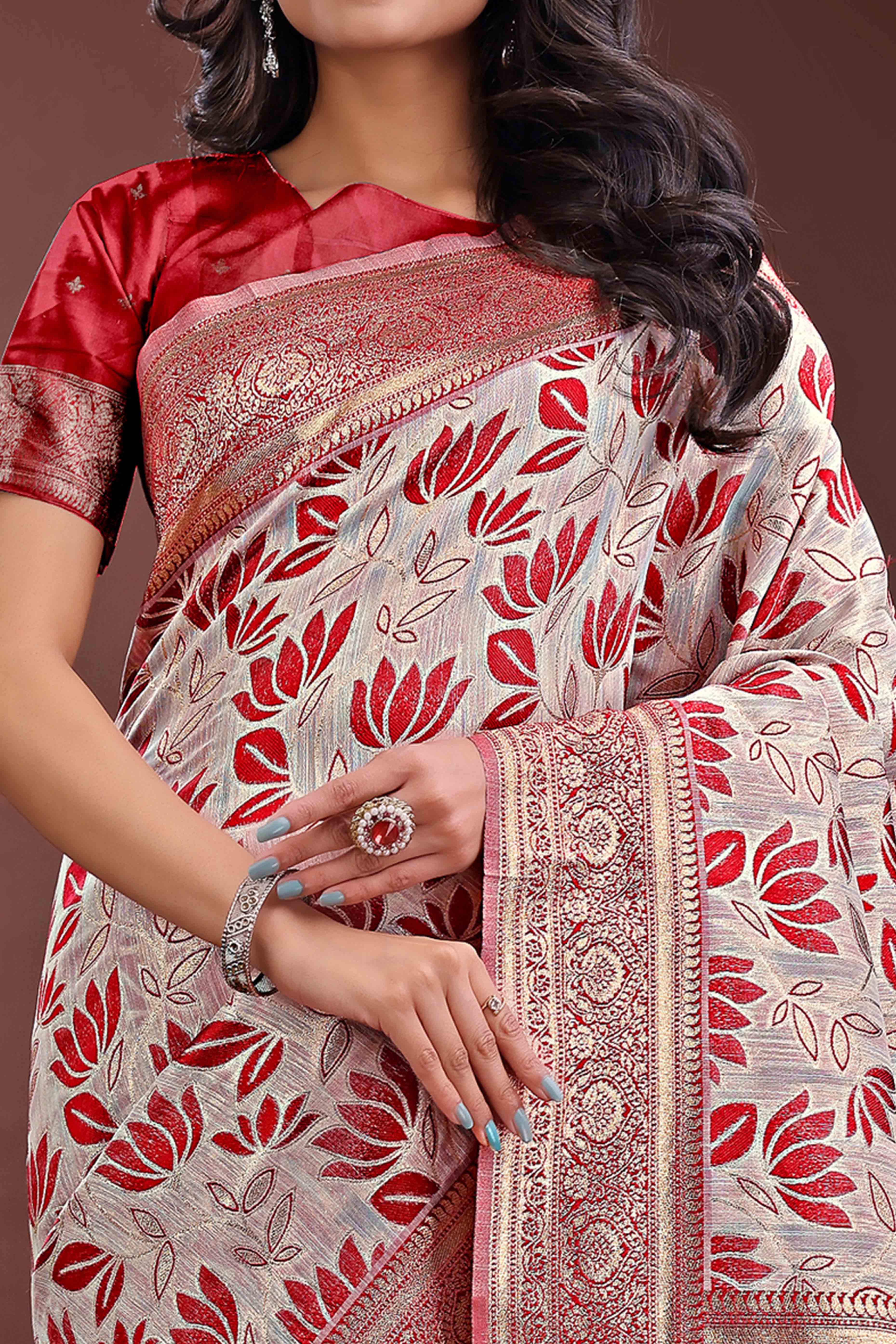 Maroon Linen Cotton Saree Featuring Graceful Floral Patterns in Zari Weave