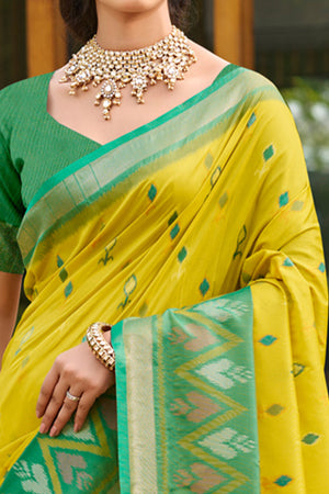 Elegant Lemon Yellow Pochampally Ikkat Silk Blend Saree Featuring Intricate Weaving & Tassel Pallu