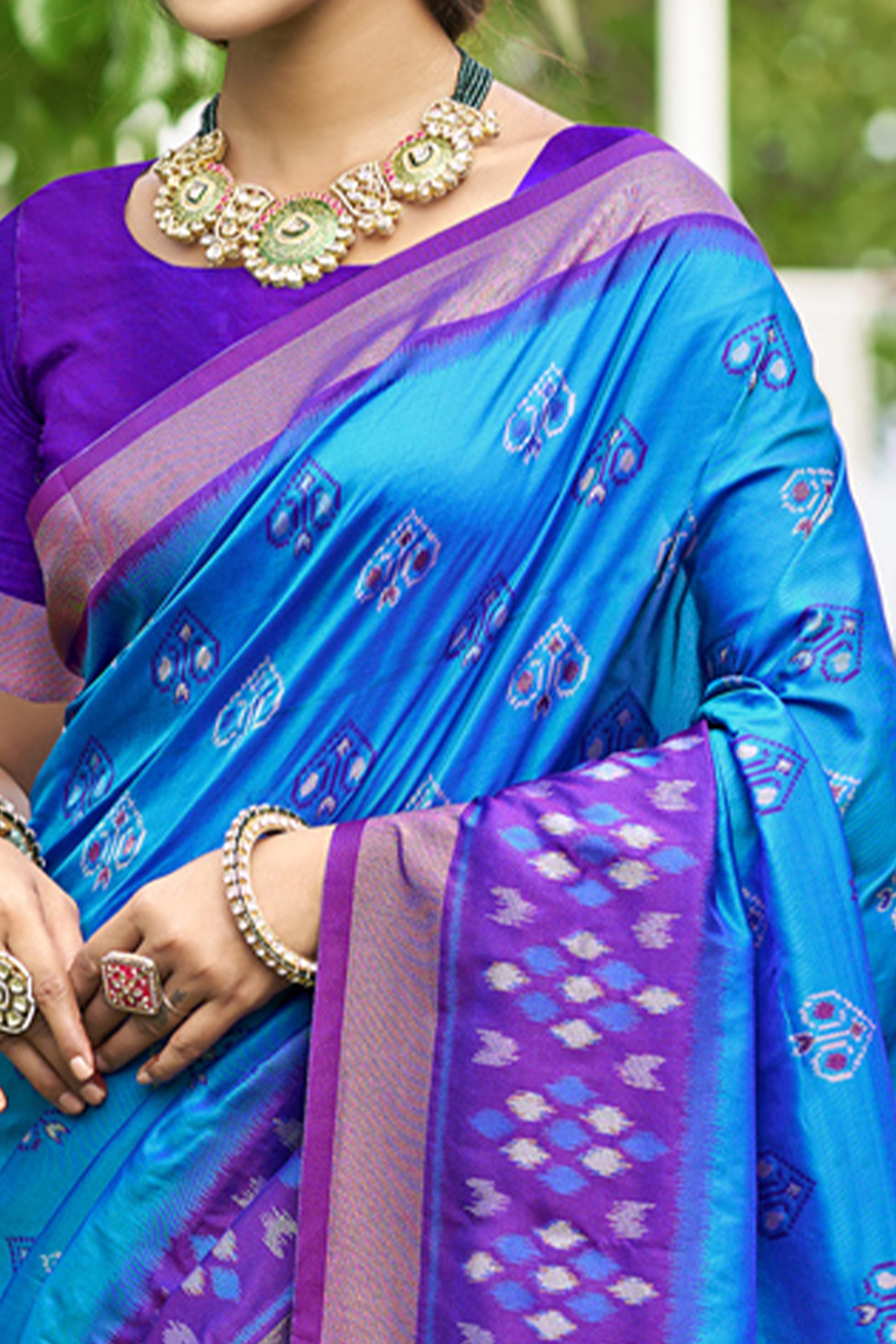 Classic Blue Pochampally Ikkat Silk Blend Saree Completed With Refined Weaving & Tassel Pallu