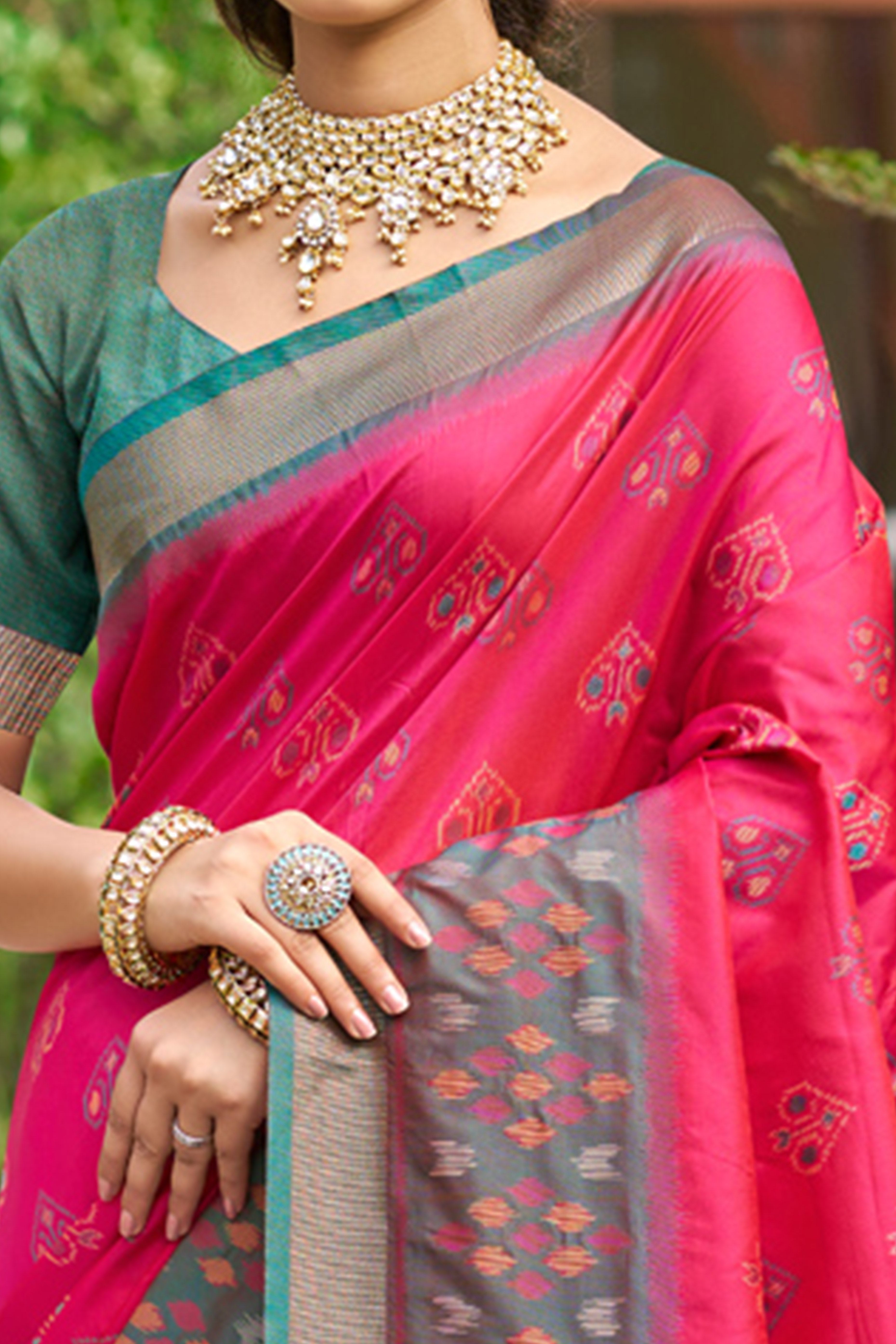 Classic Pink Pochampally Ikkat Silk Blend Saree Completed With Refined Weaving & Tassel Pallu