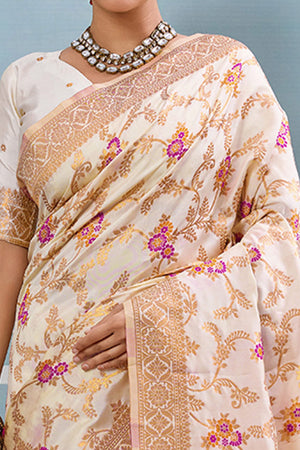Majestic Bloom Cream Floral Zari Weaving Silk Blend Saree With Elegant Tassel Pallu