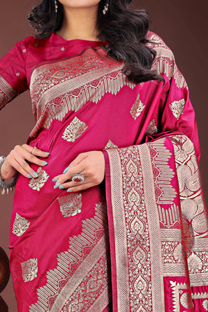 Elegant Magenta Floral Zari Woven Kanjivaram Silk Saree Crafted for Timeless Festive Glamour