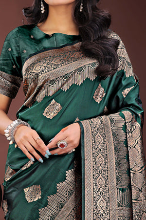 Elegant Green Floral Zari Woven Kanjivaram Silk Saree Crafted for Timeless Festive Glamour