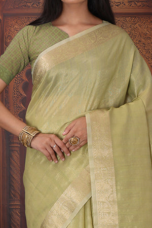 Green Organza Saree Adorned With Floral Zari Weaving & Graceful Tassel Pallu