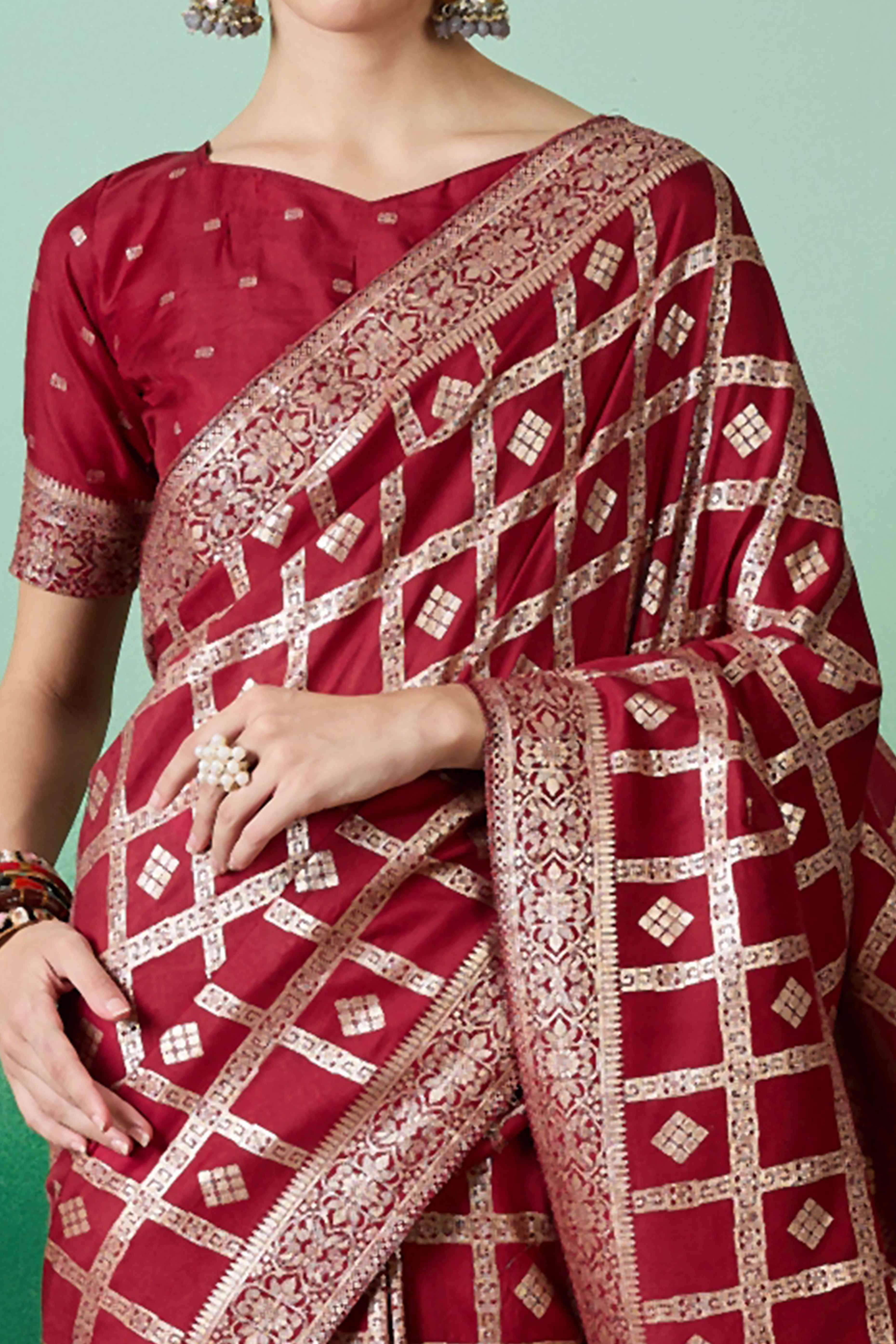 Maroon Jacquard Saree In Cotton Blend Featuring Elegant Floral Weaving & A Tasselled Pallu