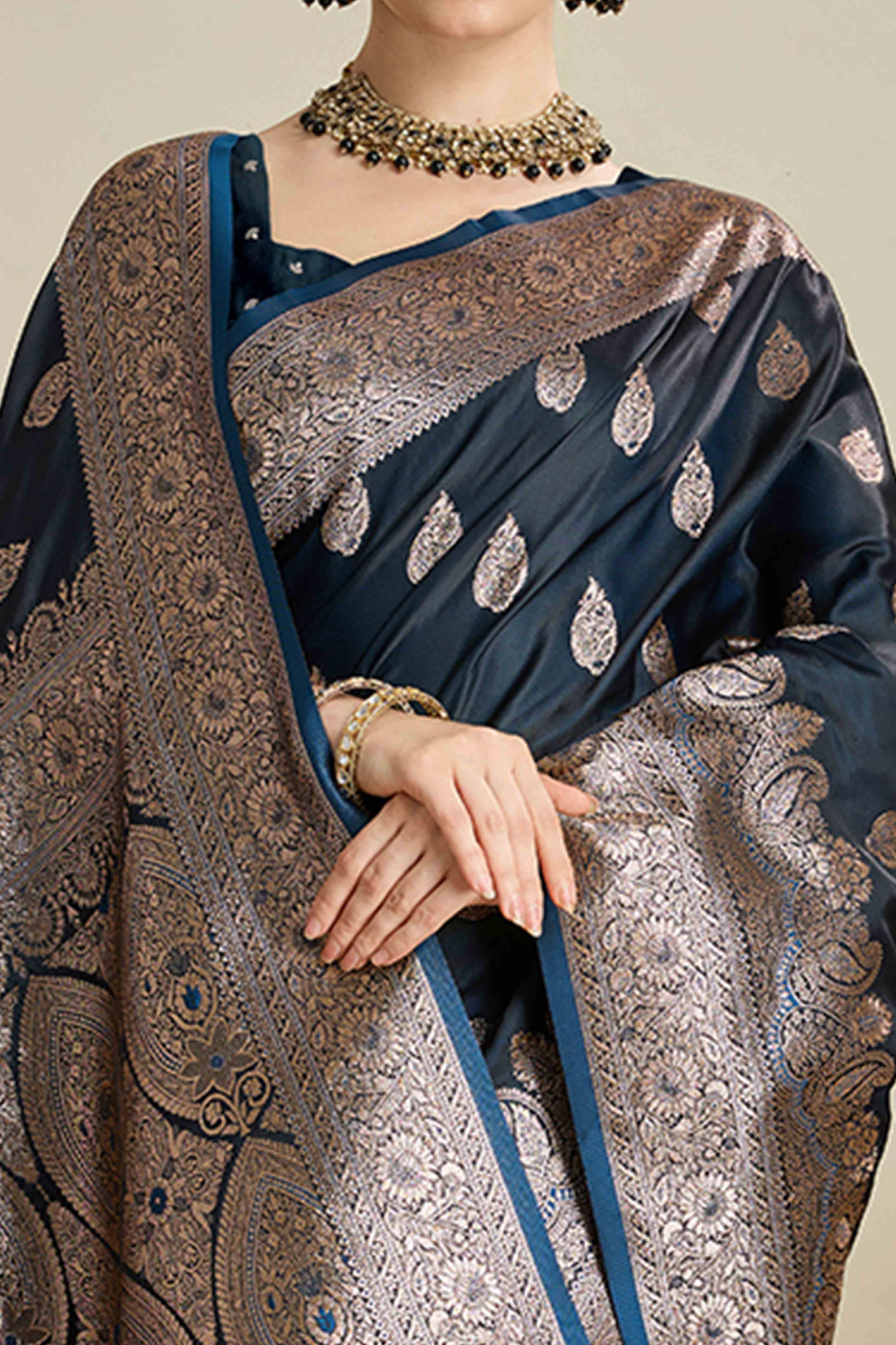 Deep Navy Blue Pure Silk Saree Featuring Traditional Banarasi Zari Weaving Patterns