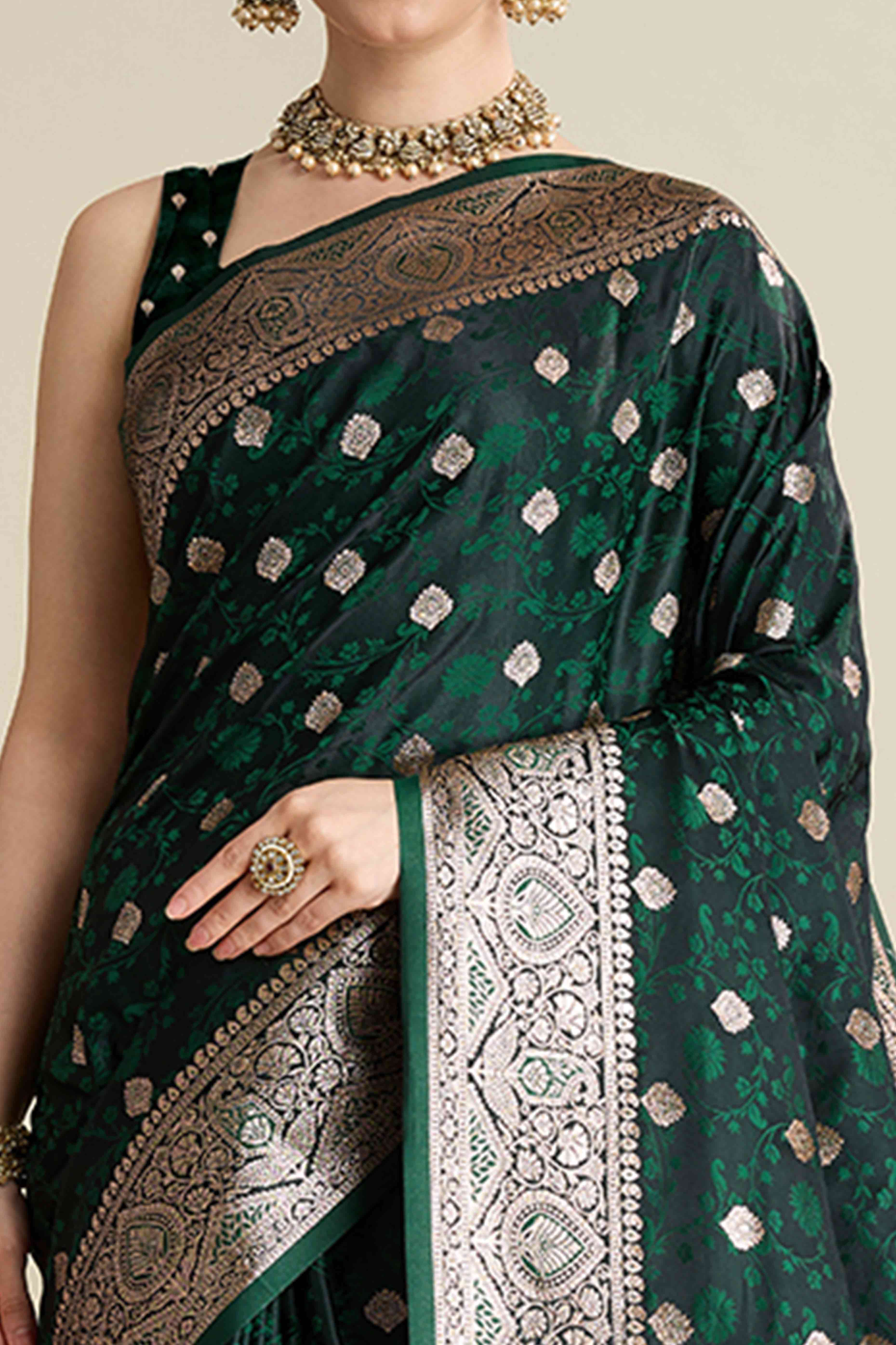 Green Pure Silk Saree Featuring Traditional Banarasi Zari Weaving Patterns