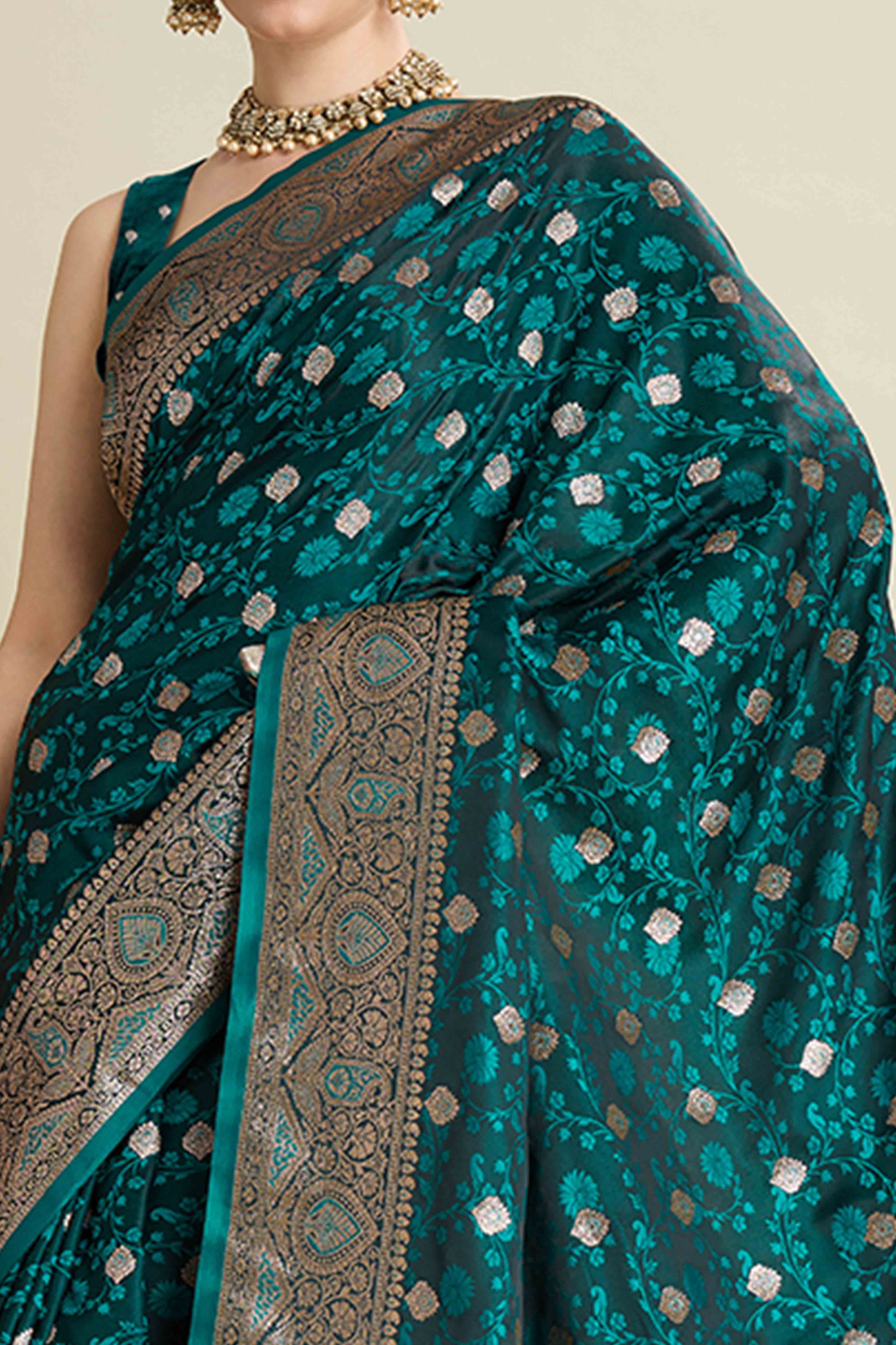 Green Pure Silk Saree Featuring Traditional Banarasi Zari Weaving Patterns