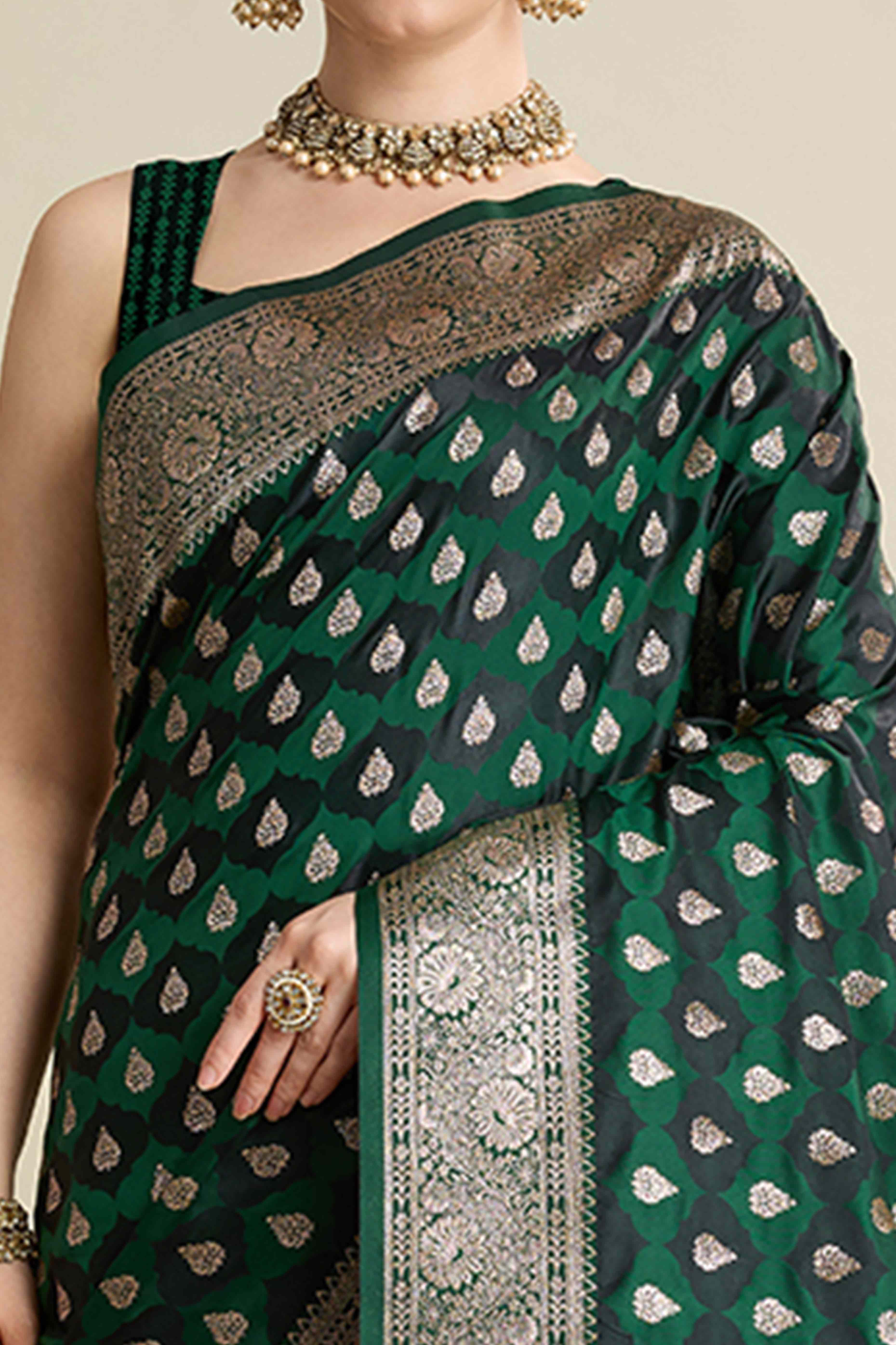 Green Pure Silk Saree Featuring Traditional Banarasi Zari Weaving Patterns