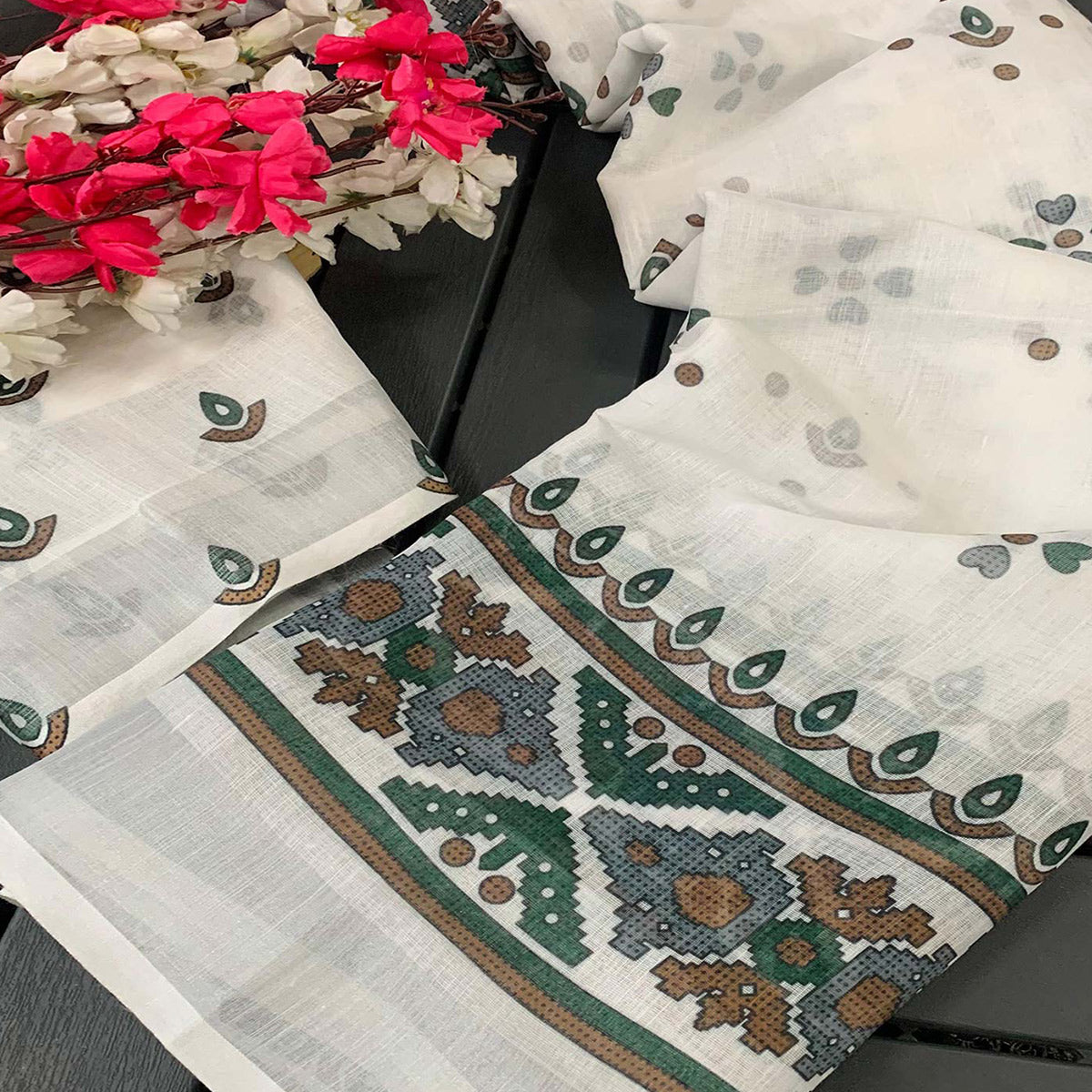 Off White Digital Printed Linen Saree With Border