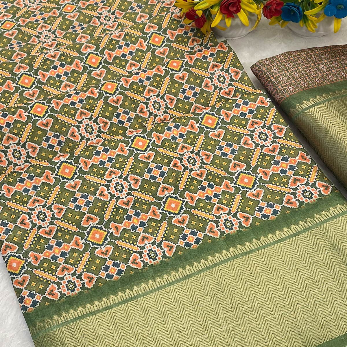 Mehendi Green Dola Silk Saree Featuring Traditional Patan Patola Print