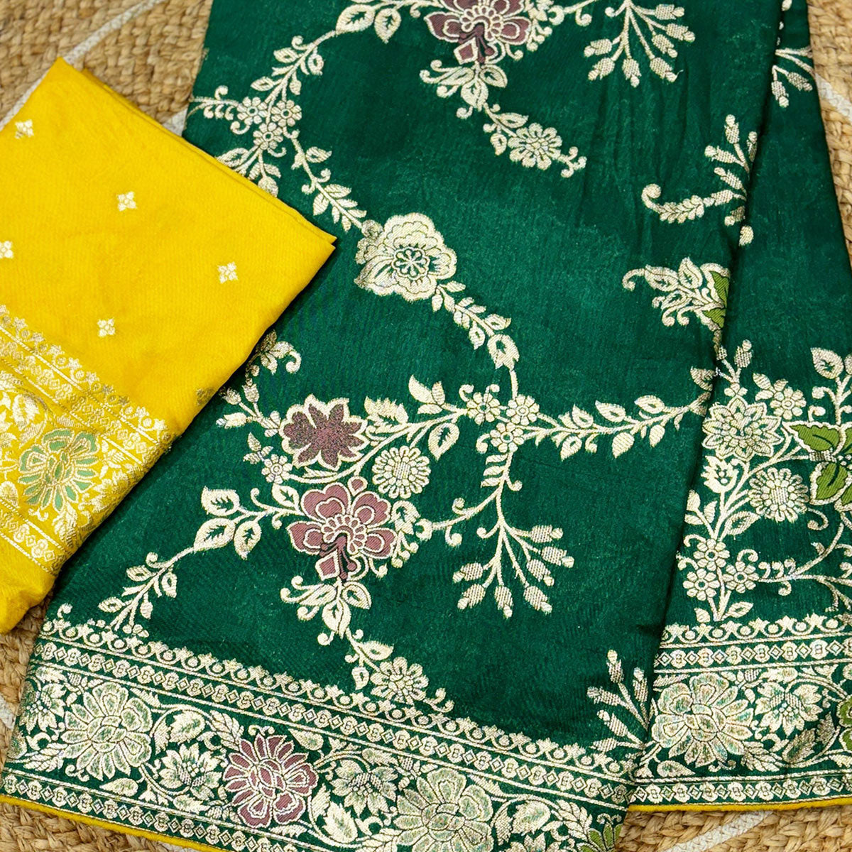 Elegant Green Dola Silk Saree with Intricate Zari Weaving for Festive Occasions
