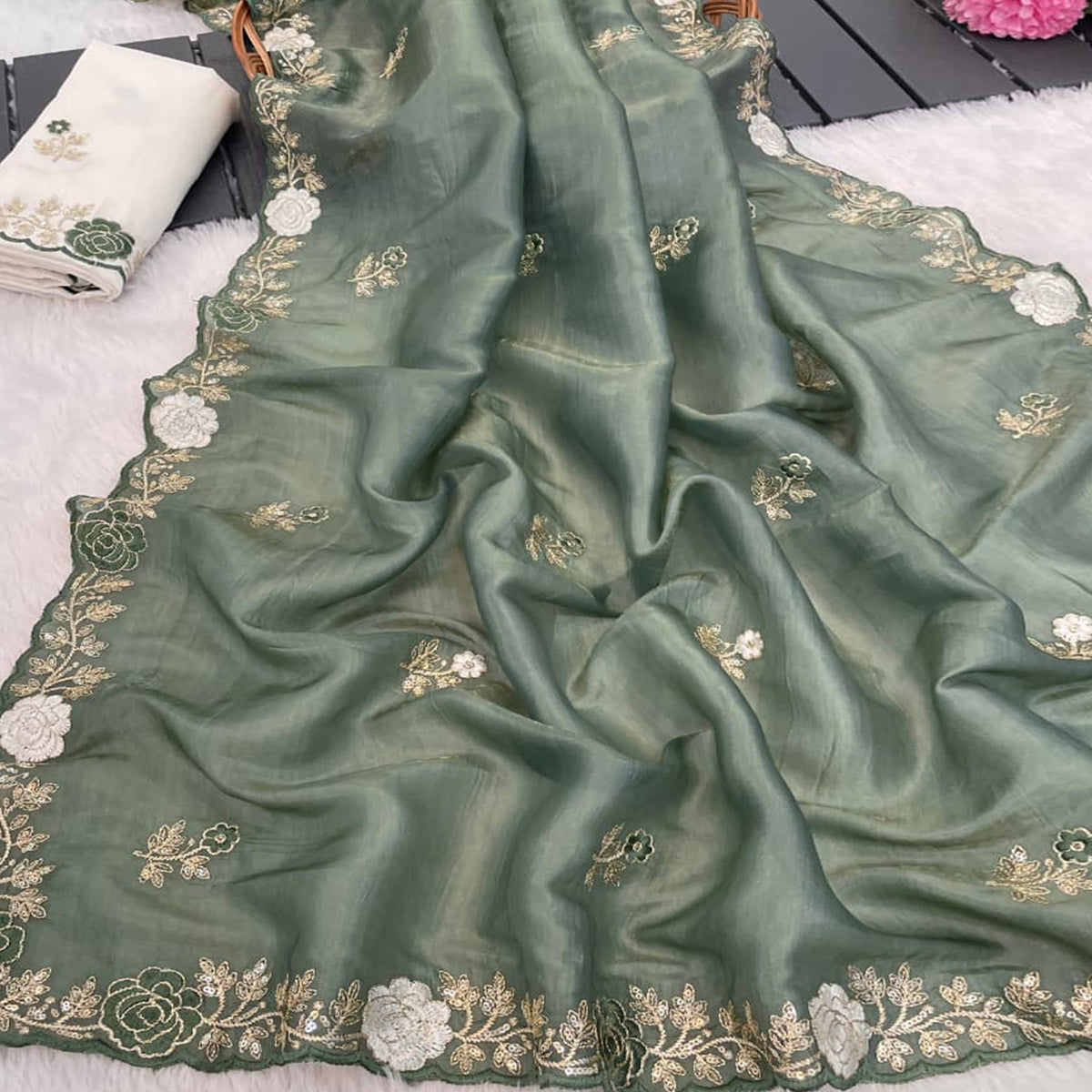 Green Lightweight Georgette Crush Saree Adorned with Delicate Floral Embroidery
