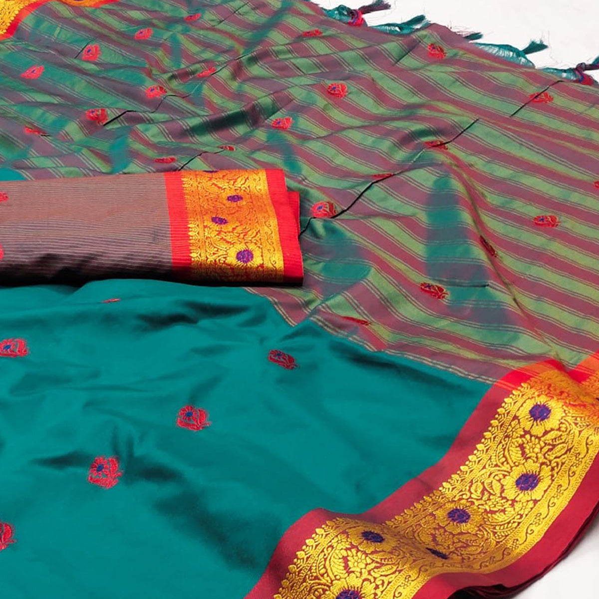 Morpich Woven Cotton Silk Saree With Tassels