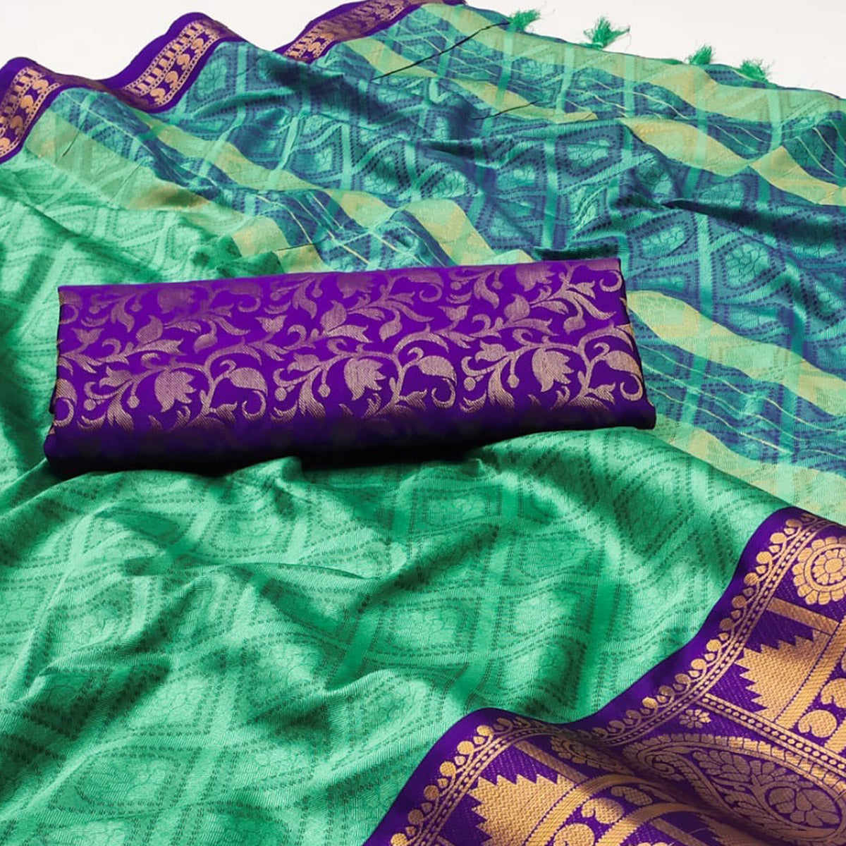 Rama Green Woven Cotton Silk Saree With Tassels