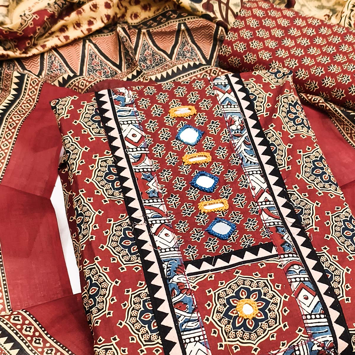 Ethnic Maroon Floral Printed Pure Cotton Dress Material Accented With Fine Neck Embroidery Work