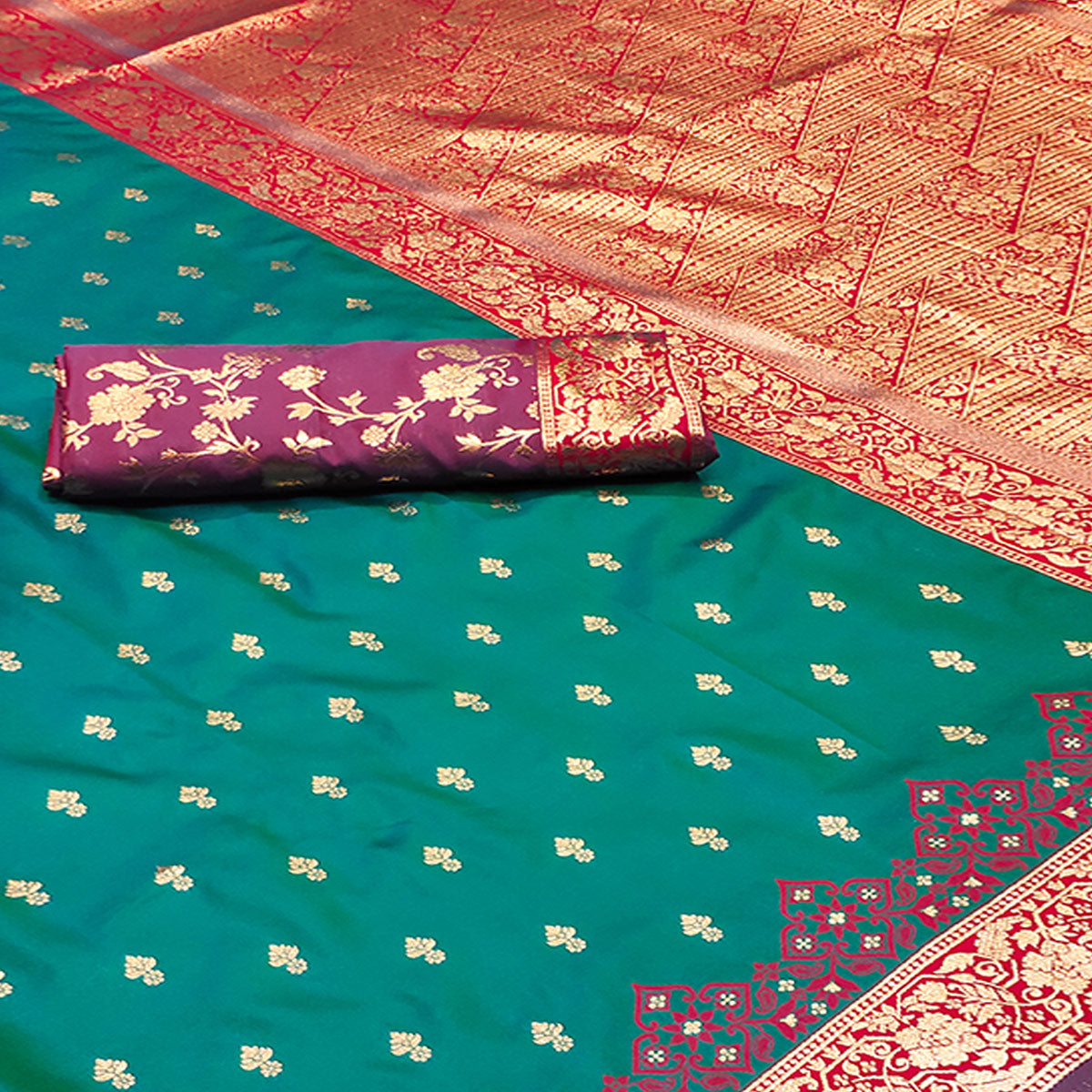 Rama Green Cotton Silk Saree with Intricate Zari Weaving