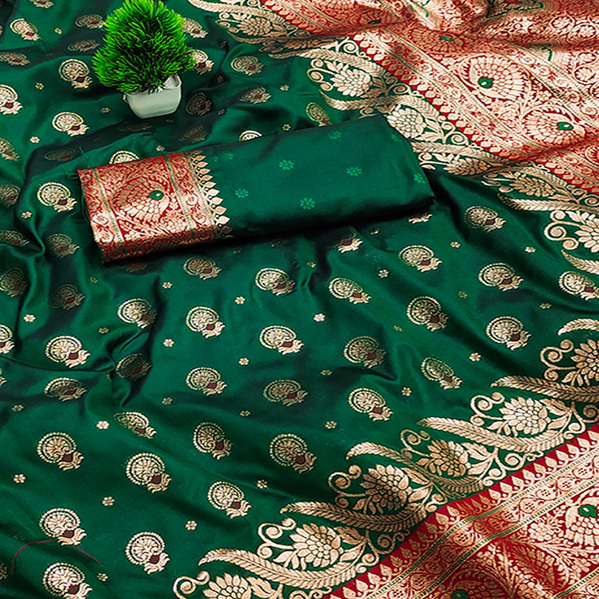 Dark Green Traditional Zari Woven Cotton Silk Saree for Special Occasions