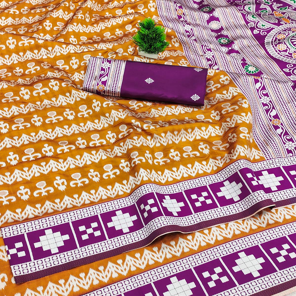 Mustard Weaving Cotton Silk Saree With Contrasting Floral & Peacock Design Pallu