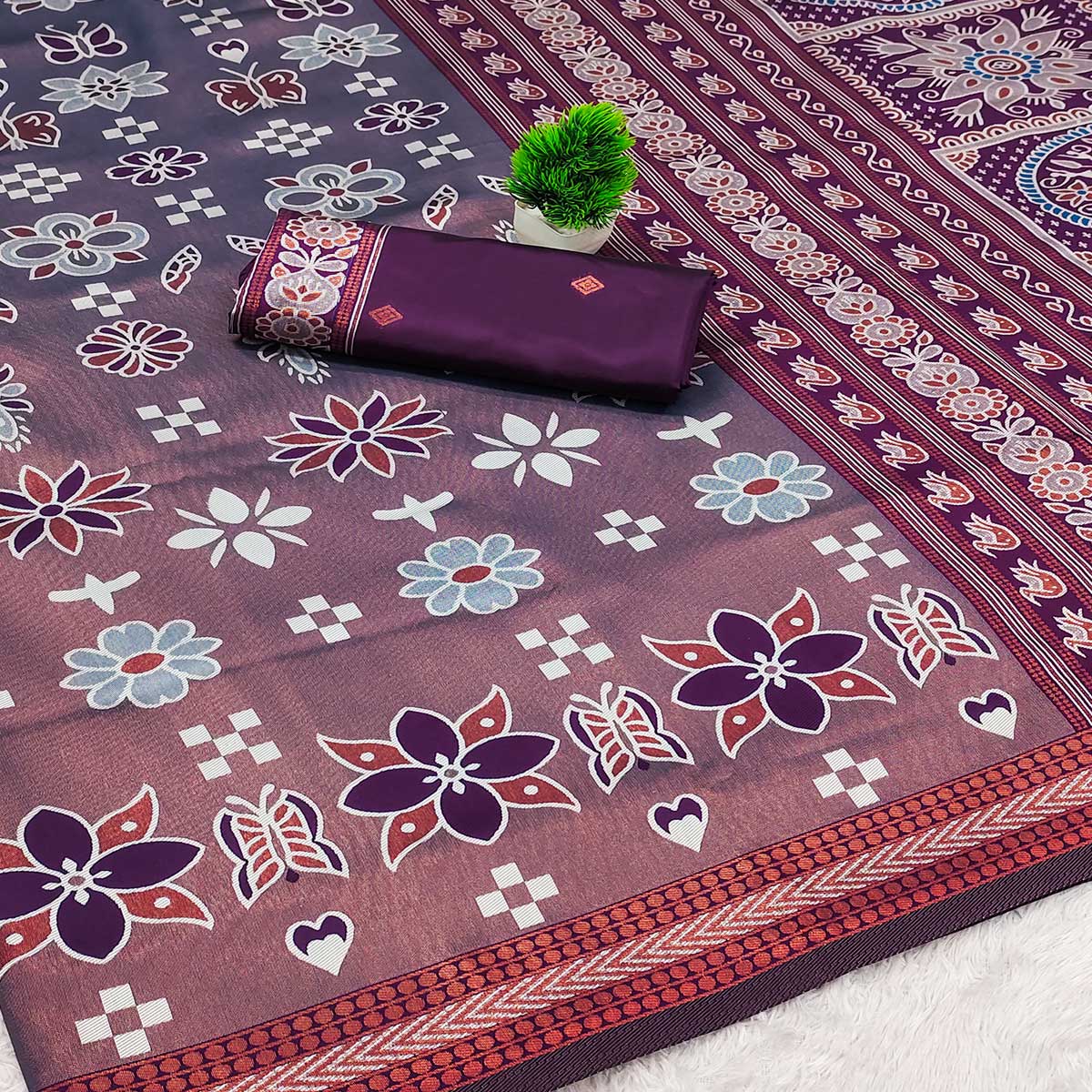 Purple Traditional Kanjivaram Silk Saree Featuring Elegant Floral Weaves
