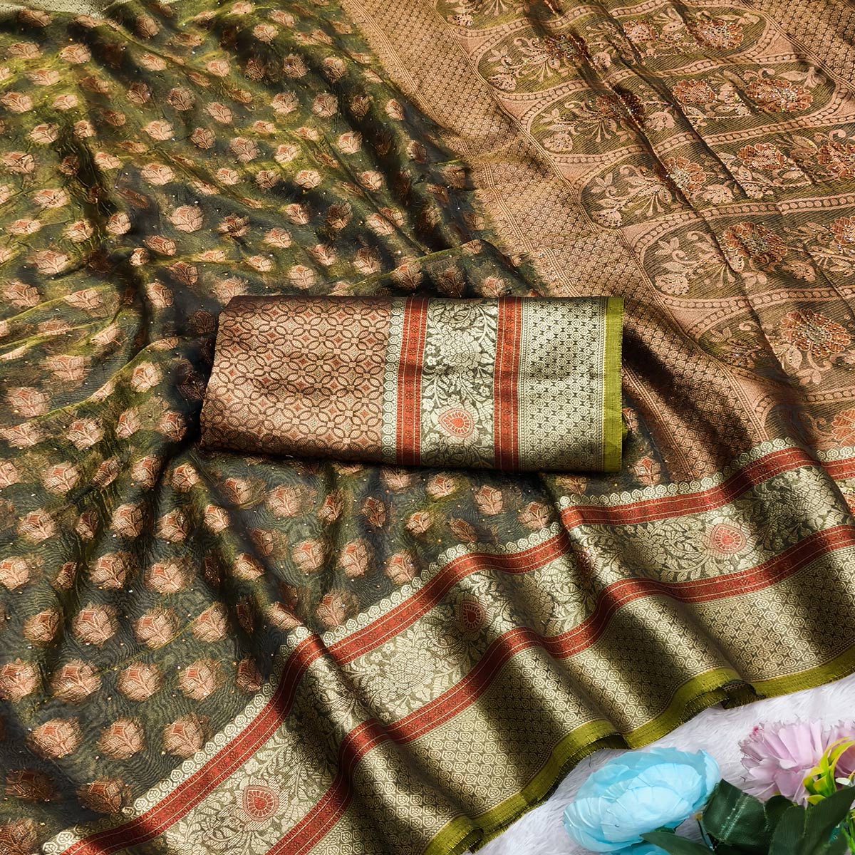 Stunning Green Floral Weaving Banarasi Crushy Silk Saree With Stone Work & Tassel Pallu