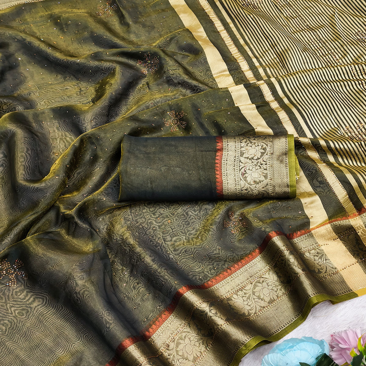 Exquisite Green Floral Weaving Banarasi Crushy Silk Saree With Sparkling Stone Work