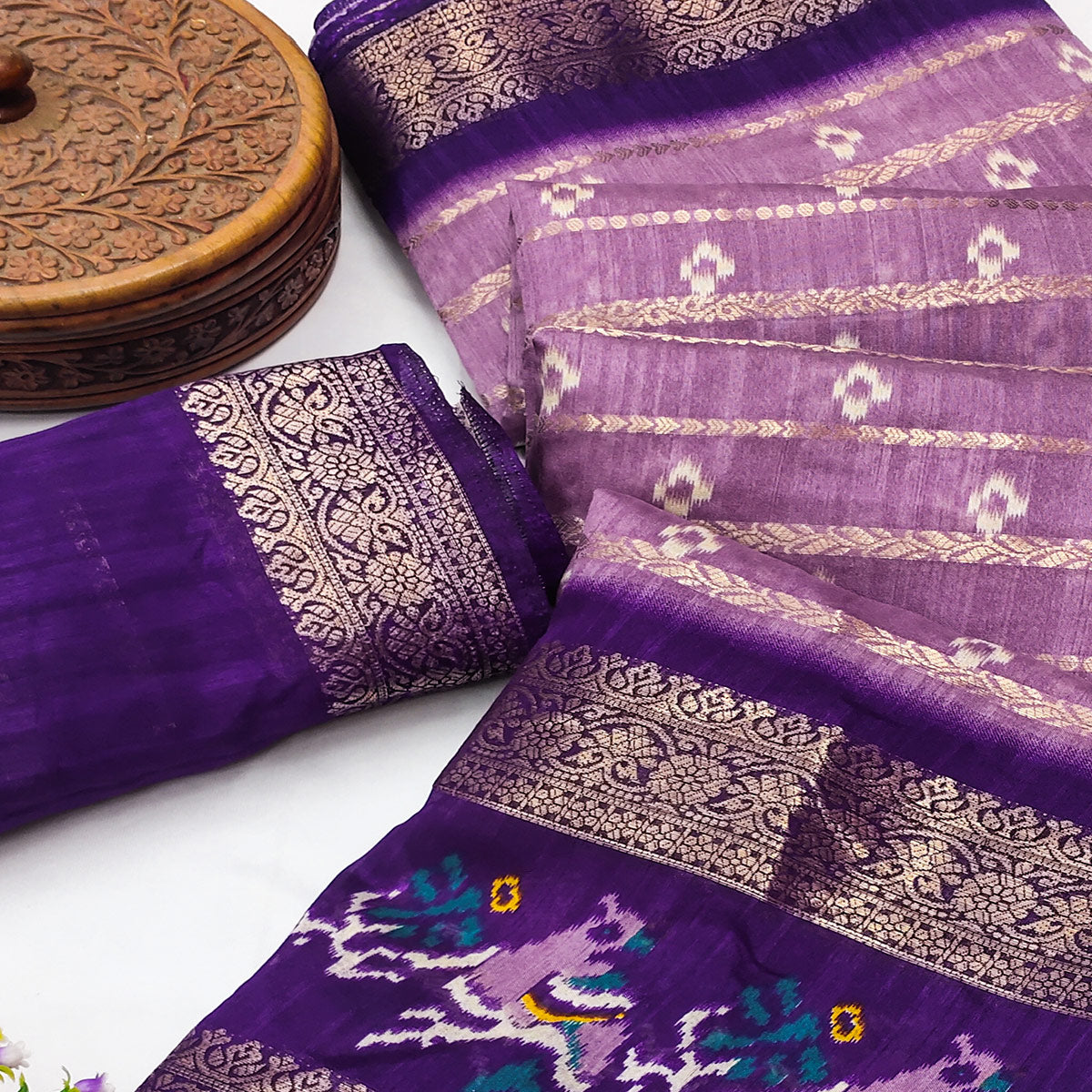 Lilac Purple Ikkat Printed Dola Silk Saree With Elegant Weaving Work