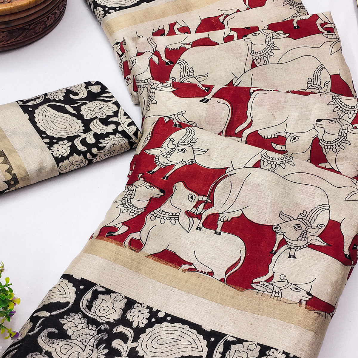 Red & Black Cotton Blend Saree Featuring Artistic Animal And Floral Print Fusion