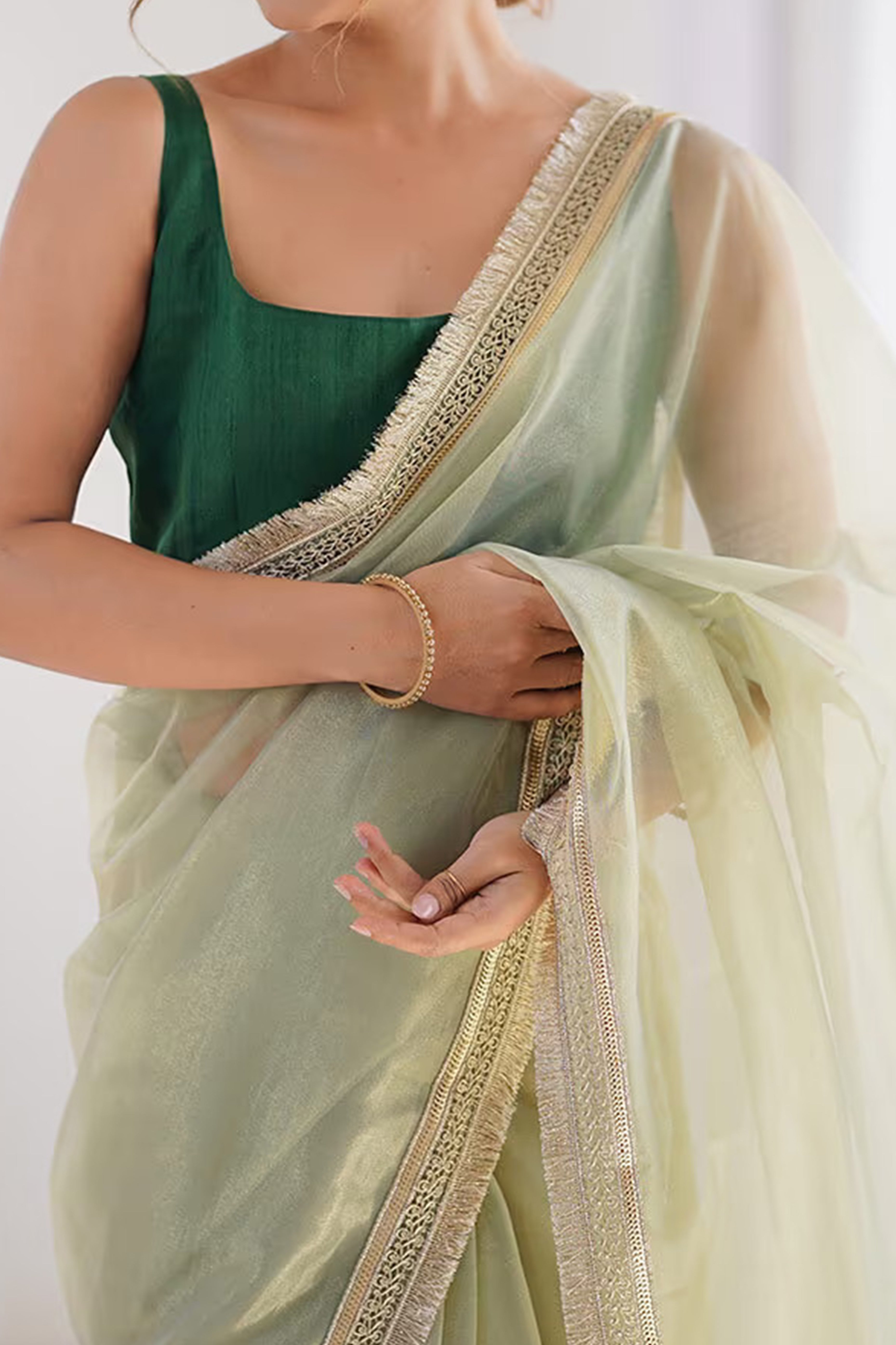 Green Solid Pattern Net Saree with Refined Lace Work for Parties