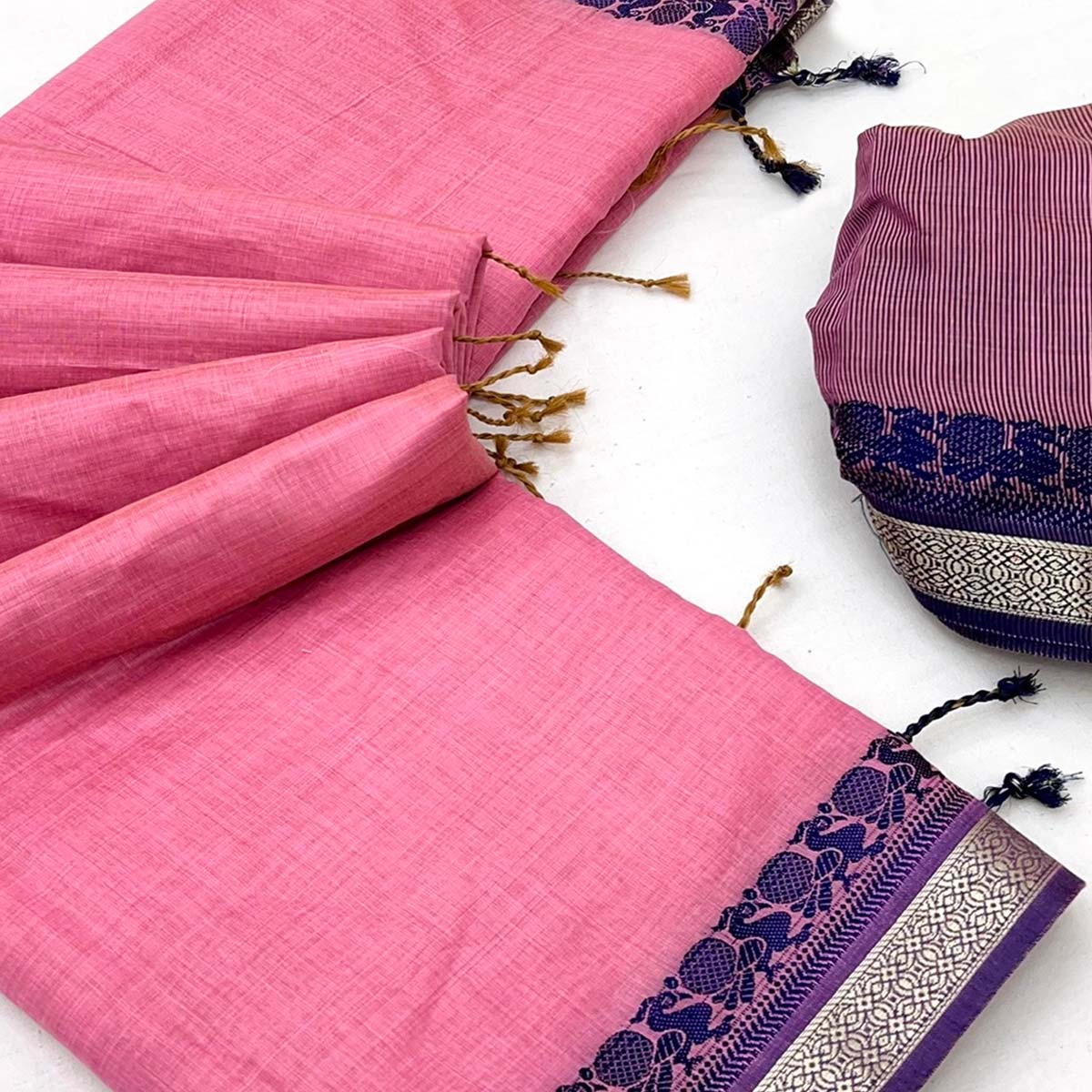 Pink Pure Handloom Silk Saree with an Elegantly Woven Jacquard Border