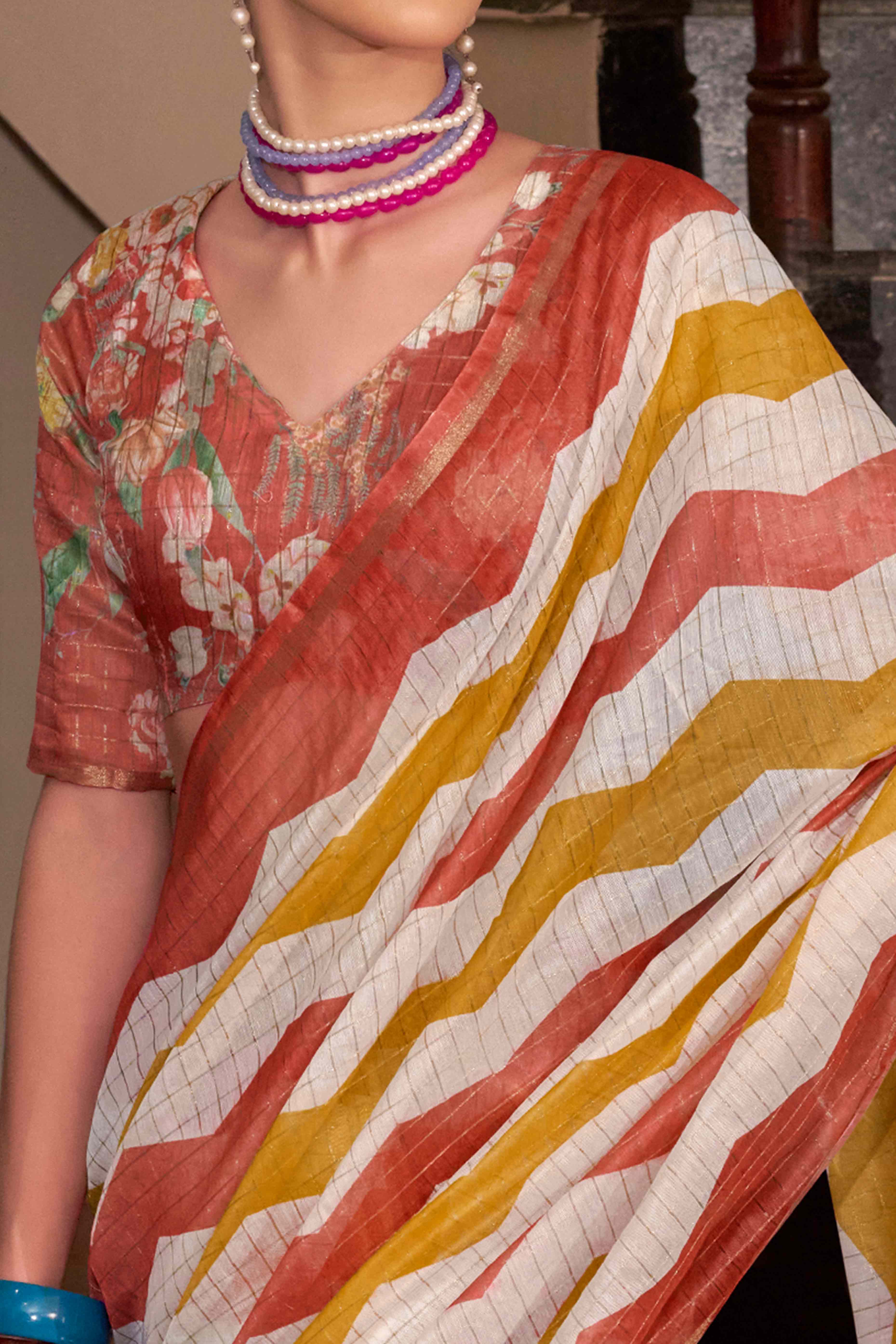 Peach Woven Cotton Silk Saree With A Zig-Zag Pattern