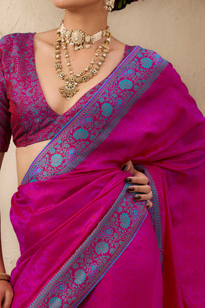 Magenta Pure Silk Kanjivaram Handloom Saree Enhanced with Zari Woven Patterns