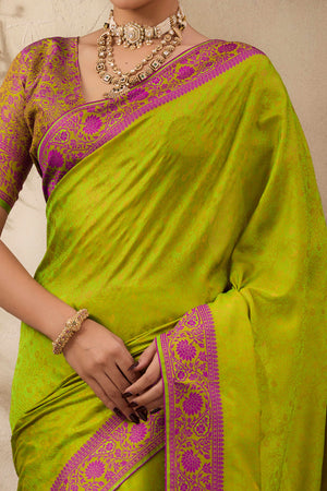 Green Pure Silk Kanjivaram Handloom Saree Enhanced with Zari Woven Patterns