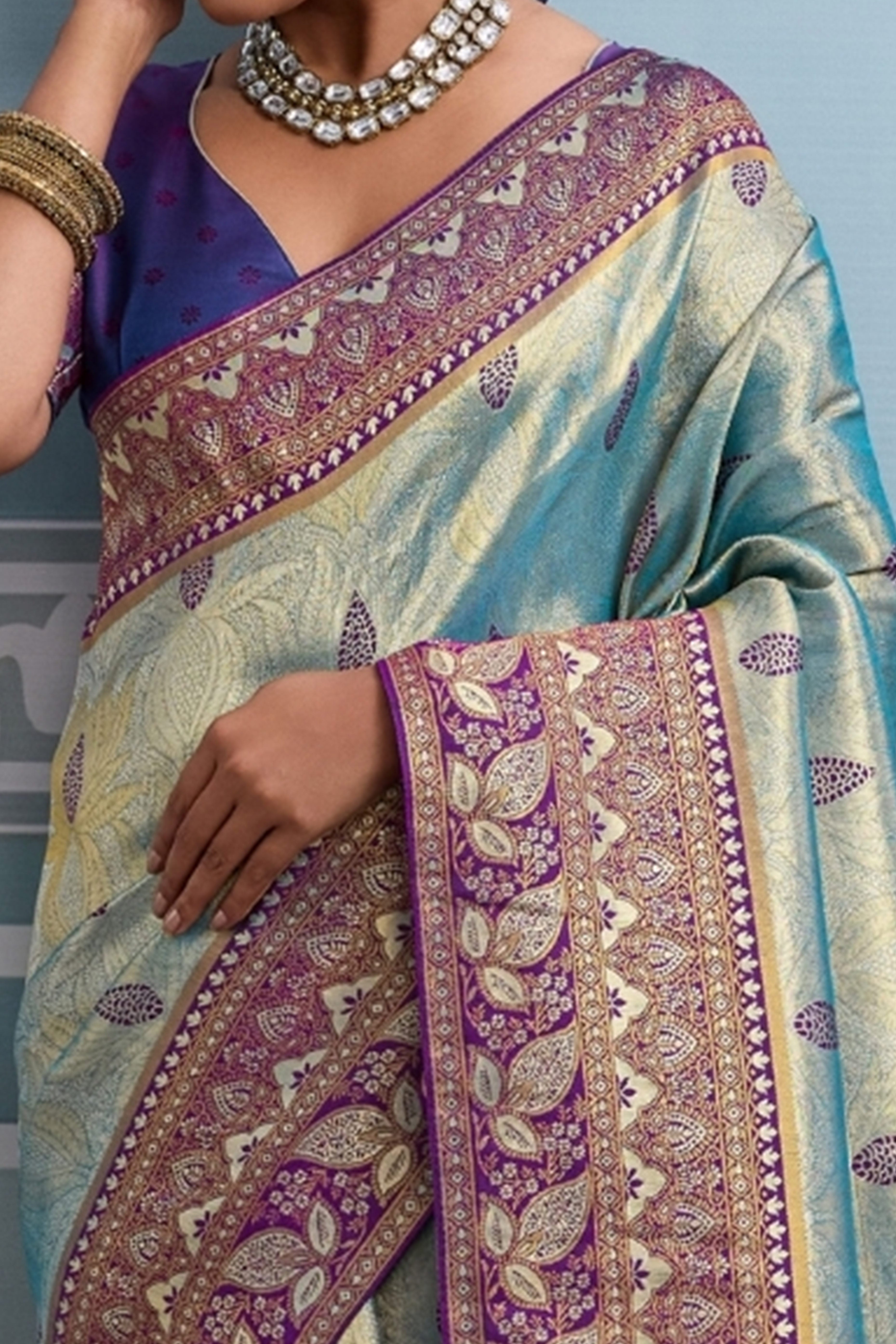 Sea Green Soft Kanjivaram Silk Saree with Elegant Zari Weaving