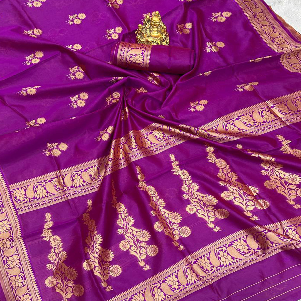 Exquisite Purple Banarasi Silk Saree Featuring Intricate Zari Butti Weaving for a Rich Festive Look