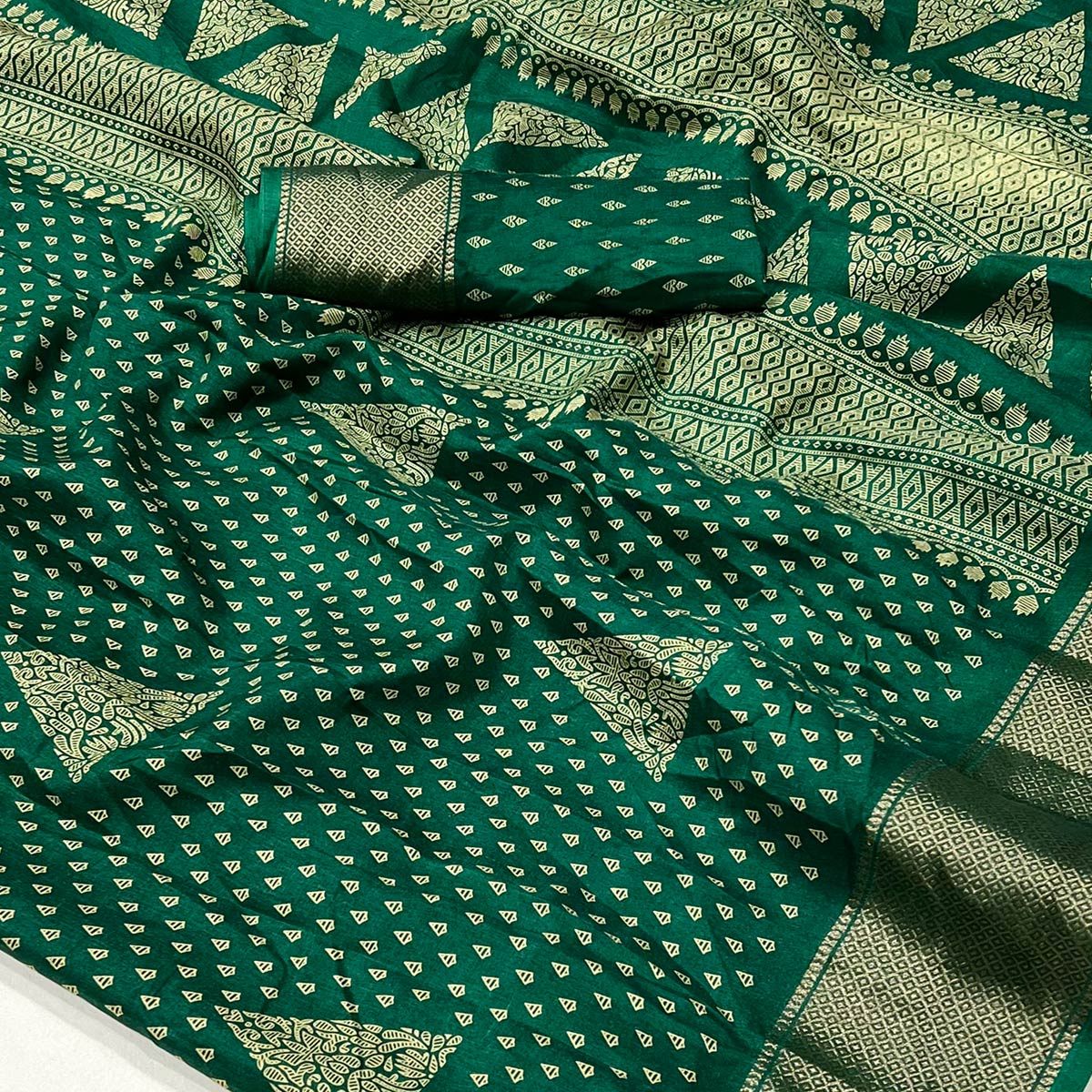 Green Geometric Printed Dola Silk Saree With Zari Border