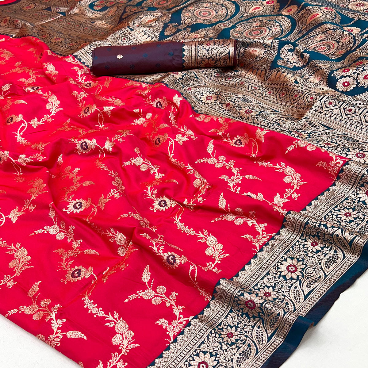 Pink Art Silk Saree With Intricate Floral Banarasi Zari Weaving