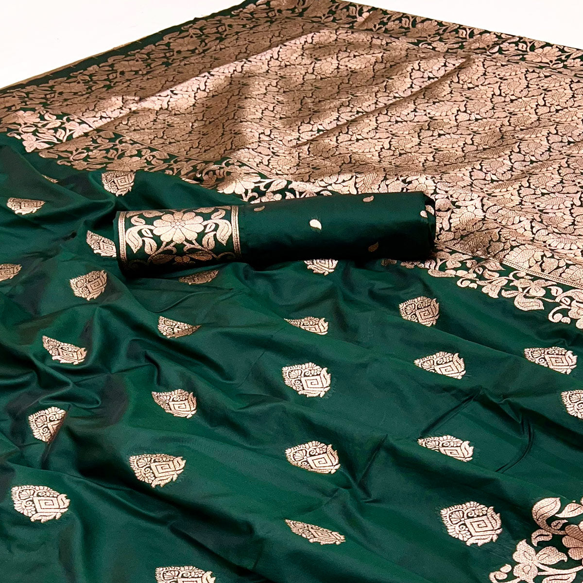 Green Art Silk Saree With Intricate Zari Weave & Majestic Banarasi Pallu