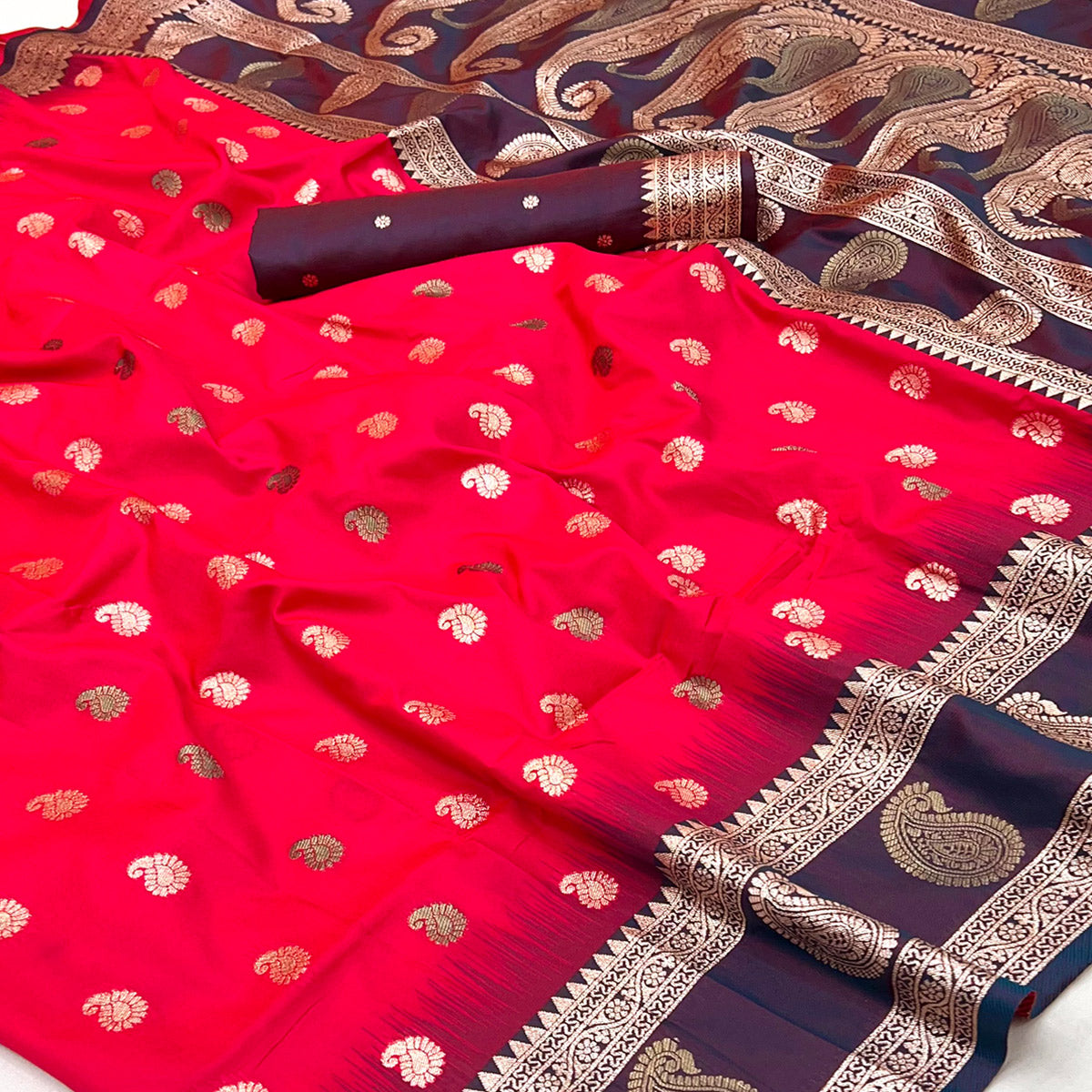 Pink Art Silk Saree Adorned With Zari Woven Paisley Motifs & Rich Banarasi Pallu