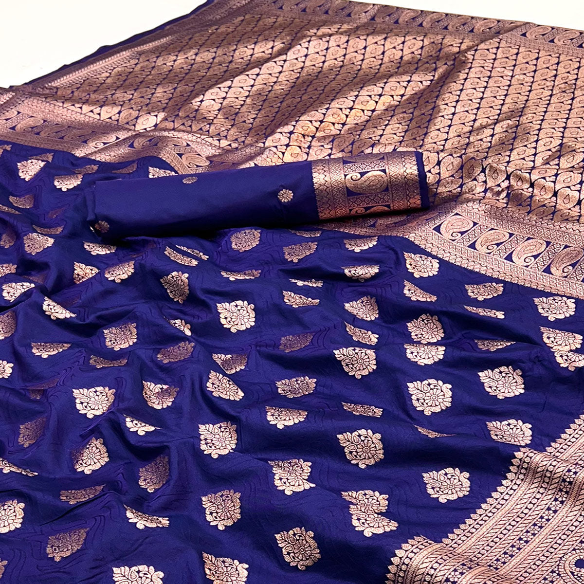 Navy Blue Art Silk Saree With Exquisite Floral Zari Work & Banarasi Pallu