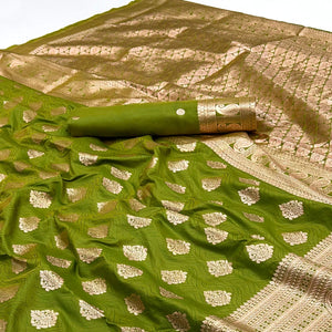 Green Art Silk Saree With Exquisite Floral Zari Work & Banarasi Pallu
