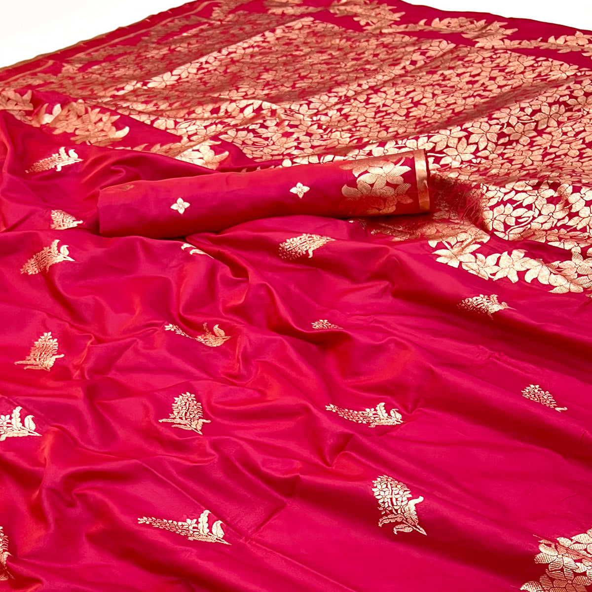 Pink Art Silk Saree With Intricate Floral Zari Weaving & Banarasi Pallu