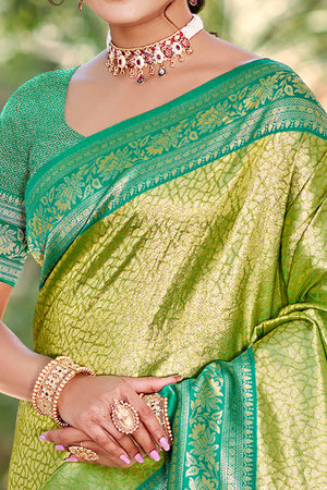 Green Kanjivaram Silk Paithani Saree With Elegant Floral Weaving & Tassel Pallu