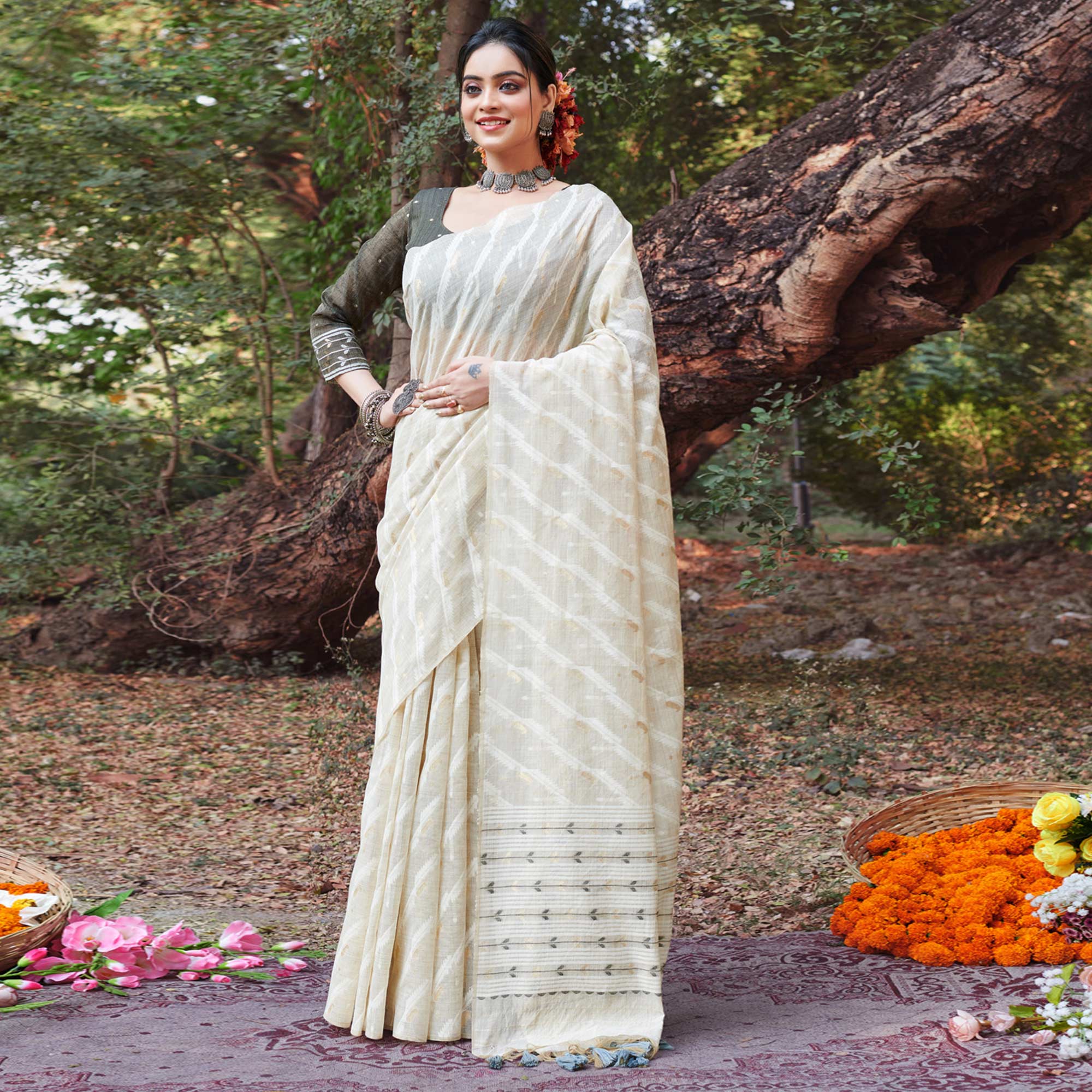 Off White & Grey Woven Cotton Silk Saree With Tassels