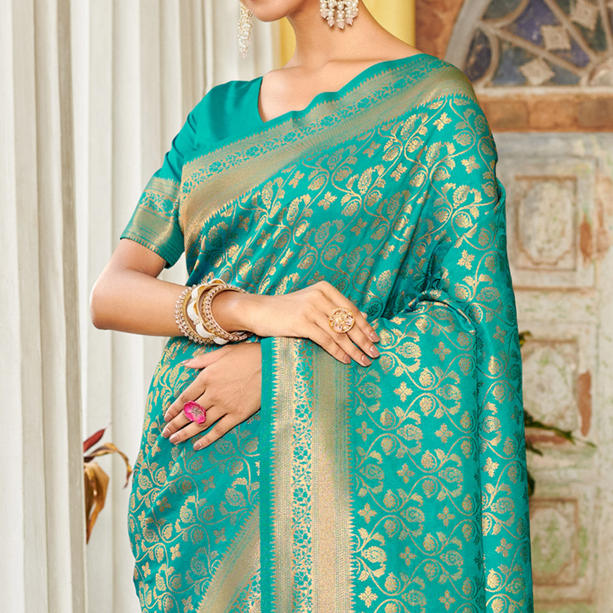 Rama Green Floral Woven Banarasi Silk Saree With Tassels